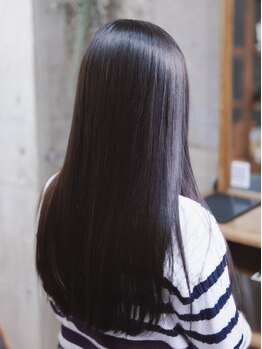 ダメージで諦めていた髪も極上の艶感。丁寧な施術で、思わず触れたくなるような自然な美髪へ導きます★