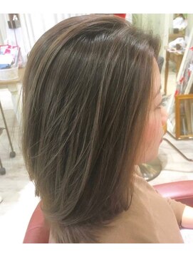 コトナ 越谷店 忙しい20代に人気！越谷の時短ミディアム×ヘーゼルブラウン