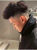 フェードカット アップバング ビジネスヘア 30代 メンズパーマ