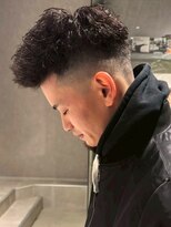 メンズサロン ブロック(Men's Salon bloc)&nbsp;フェードカット アップバング ビジネスヘア 30代 メンズパーマ