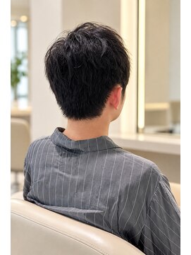 ヘア&エステ ヒロイン 西武池袋店 秋自然な束感が魅力のメンズショートスタイルヘア。