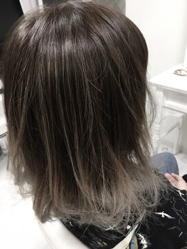 ジウ 上通り(JIU) 20代30代ツヤ感ハイライト×グラデーション×クリーミーアッシュ