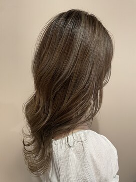 クム(QUMU) ハイライトベージュカラー＋レイヤースタイル