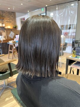 サラ(sarah) 切りっぱなしボブ