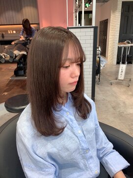 リーオオサカ(Lee Osaka) レイヤーカット+ブラウンカラー