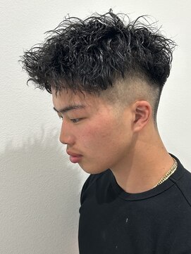 ヒュイル バイ ニアウ(Hwyl by Niau) メンズフェードツイストスパイラルパーマニュアンスパーマ眉毛