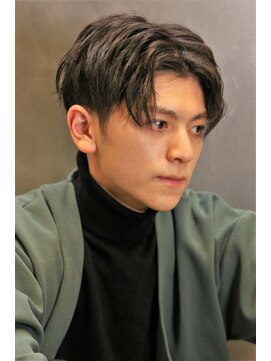 ノイセル 心斎橋(Noisyle) センターパート緩めツイストスパイラル