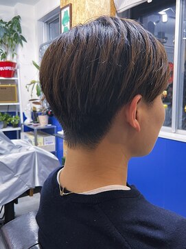 ジュリー(Julie) オーダー:サイドは3mmで刈り上げてあとはお任せ