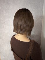 モク(mok) 切りっぱなし外ハネくびれボブ