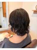 雨の日もおしゃれに決まるパーマスタイル|湿気にも◎