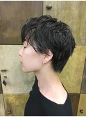 黒髪女子 × ショート × パーマ