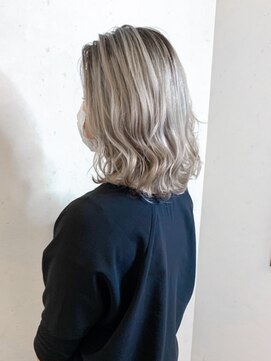 ルチカ(Luccica) 【Luccica】ブリーチダブルカラー小顔外ハネボブホワイトグレー