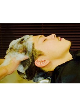 【松戸駅徒歩2分】スパで頭皮のコリをほぐし老廃物の排出を促進！ヘアケアで清潔感に差をつける。