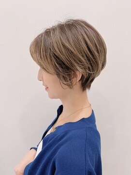 トルネード(TORNADO) 大人ショート前下がりひし形丸み前髪あり面長丸顔逆三絶壁K02-04