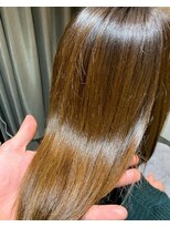 カミケンガレリア(kamiken. galleria)&nbsp;艶髪しっとり上品なめらか潤いストレート【カミケンガレリア】