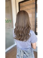 ルミエール(lumiere) 柔らかさのあるグレージュ