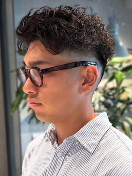 メンズサロン ブロック(Men's Salon bloc) アップバング 刈り上げ ツイストパーマ 眉毛カット 束感 20代