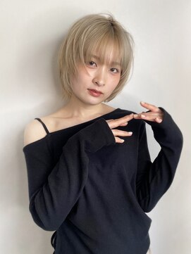 アンニュ(annuy) ダブルカラー ブリーチ ハッシュカット ハイトーン ショートボブ