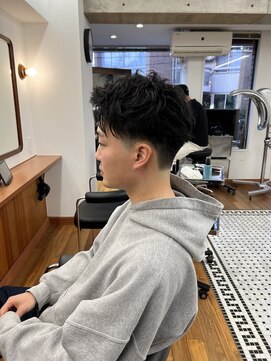 ザデイトウキョウ 表参道 青山(THE DAY TOKYO) MEN’S/サーフカール/刈り上げセンターパート/表参道駅/青山