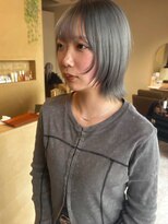 ロア(LORE)&nbsp;ハイトーンボブ タイトな外ハネショートボブ ミニボブ　シルバー