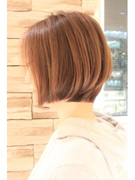 レウナ 外苑前(Reuna) 【30代・40代・50代】カットで造るナチュラルボブ