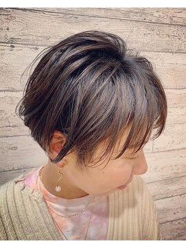 ヘアーメイクスリーク エアリーショートボブ