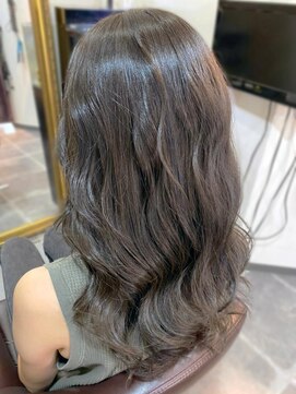 24 岸和田店 透け感最高!髪をキレイにみせるヘアカラー