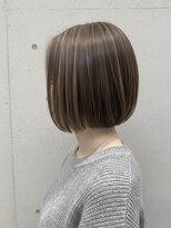 ウィールール 札幌店(WE RULE)&nbsp;白髪ぼかしハイライト対応ショートボブ/上品ベージュ