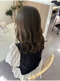 オリーブベージュ