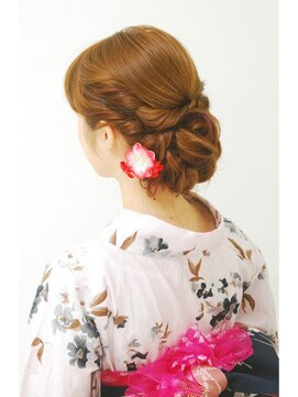 ゲッカビジン(GEKKABIJIN) 浴衣にも合う☆ねじりアレンジ《ヘアセット&着付 GEKKABIJIN》