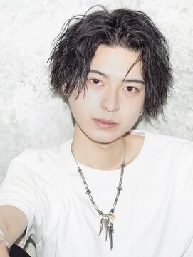 リップス 池袋(LIPPS) ツイストスパイラルパーマ 前下がりセンターパート 刈り上げ