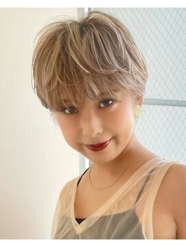 イヴォークトーキョーオーサカ(EVOKE TOKYO osaka) くびれ×抜け感ショート