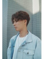 ミューズ バイ ケンジ(MUSE by KENJE)&nbsp;メンズスパイラルパーマセンターパート美髪