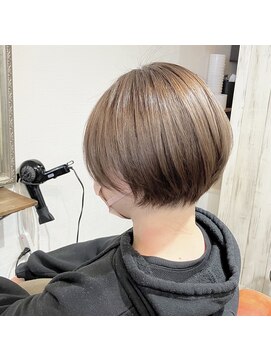 ヘアメイク アンフィ(amphi) 耳かけが可愛いミルクティーショートボブ..~*＊.