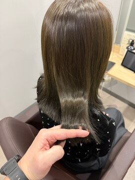 カミエ(kamie) セミロングの透明感レッド×ツヤ髪トリートメント