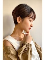 ヌイ 横浜(nui)&nbsp;くびれ耳掛けショート_毛先パーマことりベージュ