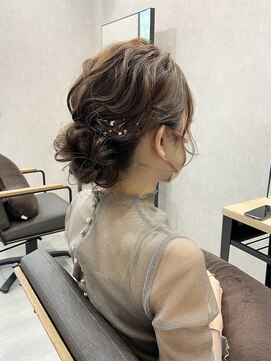 ブローフィー(Blowfy) 【 Blowfy 】結婚式 お呼ばれ ゆるふわ ヘアアレンジ