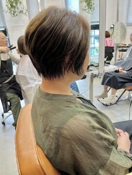 セム(sem) ショートボブ×白髪ぼかしハイライト×髪質改善カラー