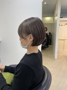 リブレ(LIBRE+hp) 耳かけショートボブ