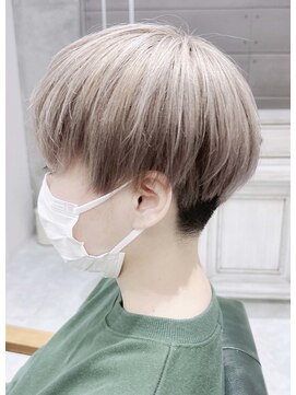 デイズ(days) アッシュベージュカラー　刈り上げ女子マッシュボブ