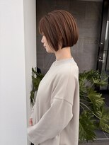 メゾン アヴァロ(Maison Avallo) ライトグレージュのタイトボブ