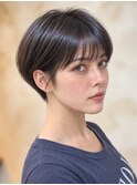 透明感ダークグレージュ×丸みハンサムショート