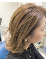 アンビエンテ(ambiente)&nbsp;外ハネ  肩上ボブスタイル  アッシュベージュ  イルミナカラー