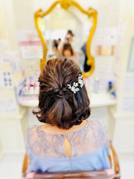 美容室 ティンカーベル ハーフアップ