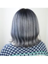 ニコリヘアワークス(nicori hair works)&nbsp;ボブ×ハイトーン×シルバー2