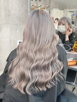 ワンズ リー 上大岡店(One's ly)&nbsp;レイヤーカット/ウェットヘア/ホワイトグレーージュ[上大岡]