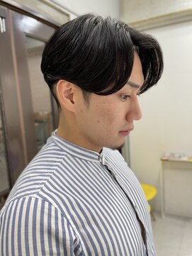 アーリー(Ali'i) ナチュラルセンターパートニュアンスパーマツーブロックマッシュ