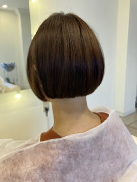 サロン ド コワフュールシェ トモ(salon de coiffure chez tomo) ショートボブ