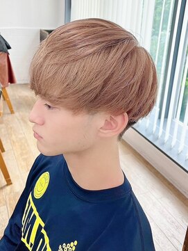 ネオリーブ クーロ メゾン 横浜(Neolive curro Maison) 韓国マッシュ　ハイトーン　ブリーチ有のダブルカラー　ベージュ