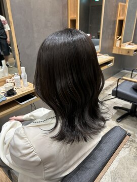 アイニティ(Inity) 秋仕様の暗めグレージュカラー